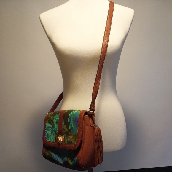 Isaac Mizrahi Handbags - Isaac Mizrahi  Floral Crossbody Bag